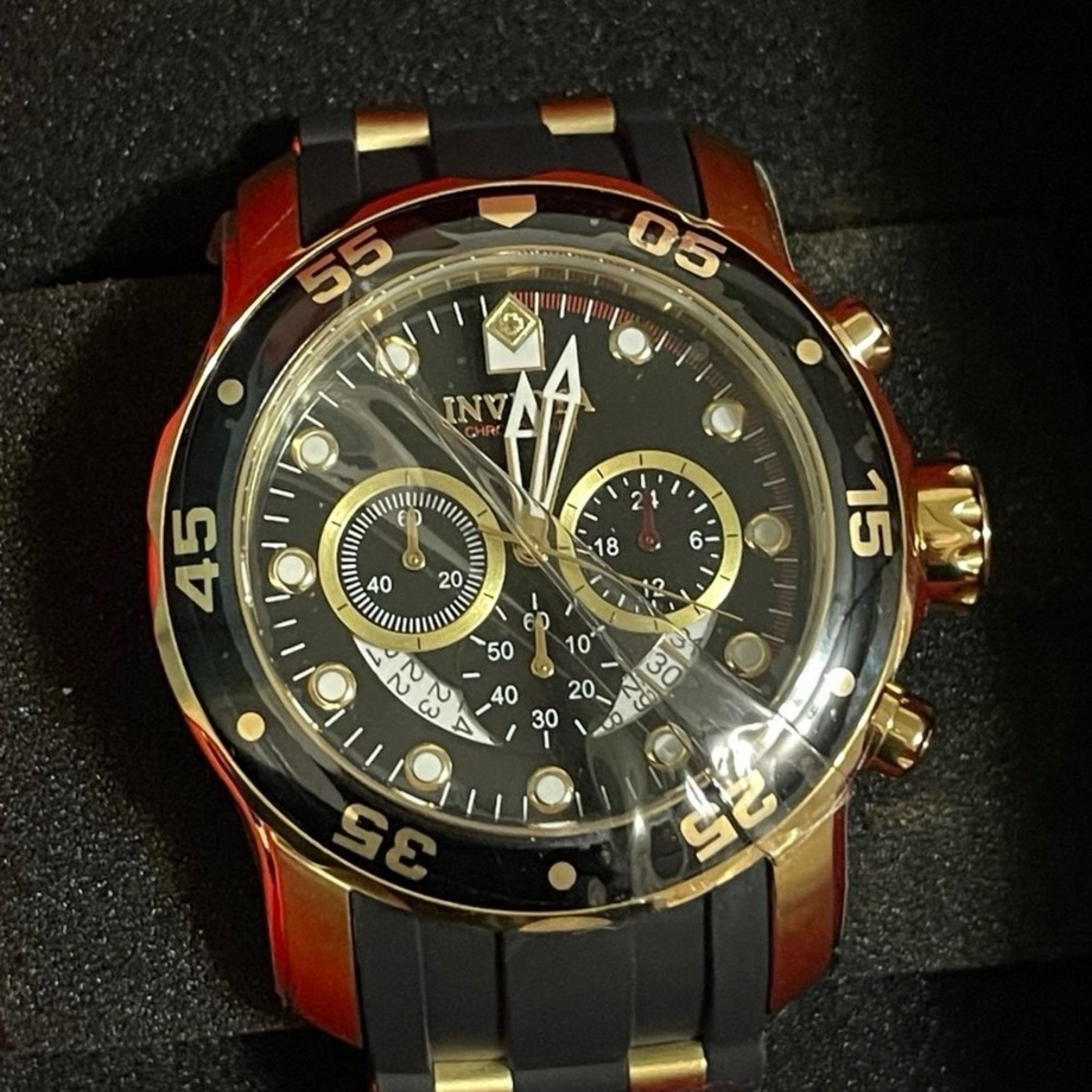 Invicta men’s Black and Gold Chronograph Pro Diver Stainless Steel Quartz Watch - Picture 7 of 9